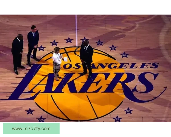 湖人险胜76人三满分三低迷球